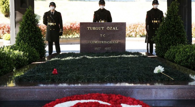 8. Cumhurbaşkanı Turgut Özal kabri başında anıldı