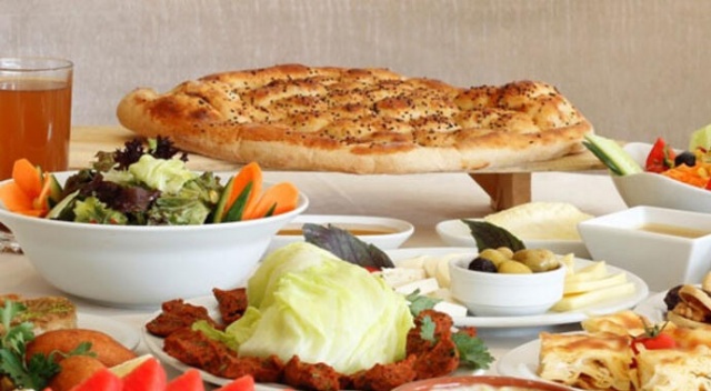 Acıkmadan kolay bir Ramazan geçirmenin 10 yolu Acıkmadan kolay bir Ramazan geçirmenin 10 yolu