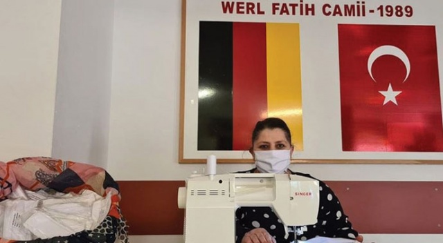 Almanya'da Türkler Covid-19'a karşı maske dikip ücretsiz dağıtıyor