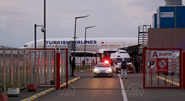 Almanya&#039;daki 238 Türk vatandaşı Türk Hava Yolları uçağıyla Samsun&#039;a getirildi