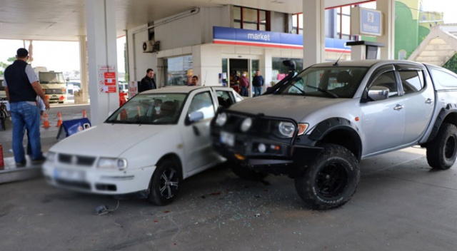 Aniden direksiyon kıran sürücü, kamyonetle petrole daldı: 1 yaralı