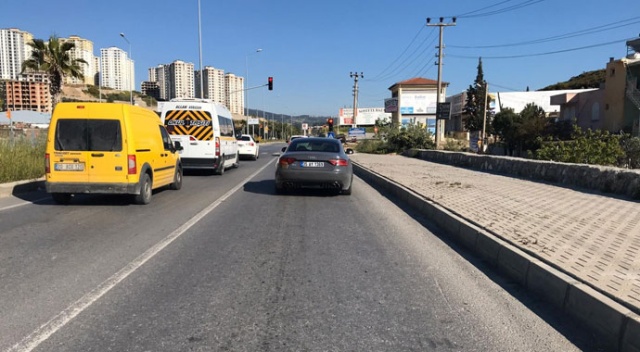 Arabayı kaçırdı, drift attı, kovalamaca sonucu yakalandı Arabayı kaçırdı, drift attı, kovalamaca sonucu yakalandı