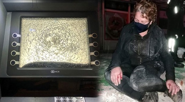 Babasına kızan kadın ATM'leri parçaladı! Babasına kızan kadın ATM'leri parçaladı!