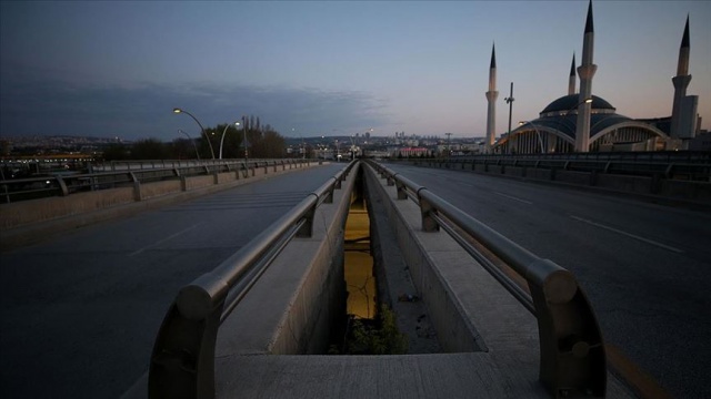 Başkentin cadde ve meydanları sessizliğe büründü Başkentin cadde ve meydanları sessizliğe büründü