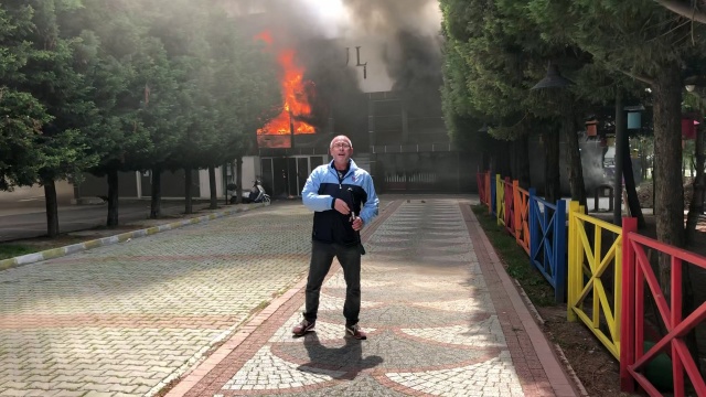 Beylikdüzü’nde bir şahıs iş yerini ateşe verdi