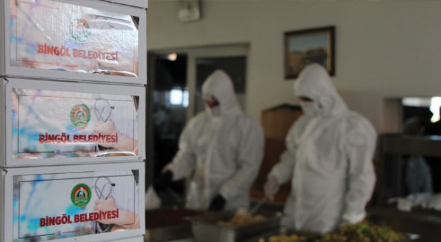 Bingöl'de fedakar sağlıkçılara iftar hizmeti