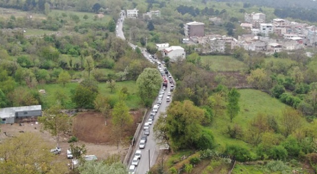 Bursa'da sokağa çıkma kısıtlaması öncesi kilometrelerce su kuyruğu Bursa'da sokağa çıkma kısıtlaması öncesi kilometrelerce su kuyruğu