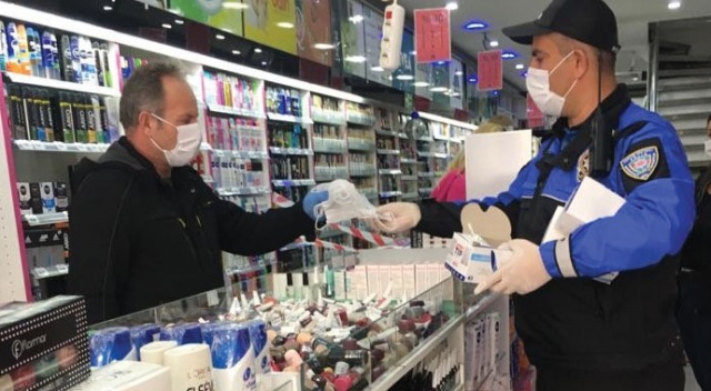Çanakkale polisi 10 bin adet maske dağıttı Çanakkale polisi 10 bin adet maske dağıttı