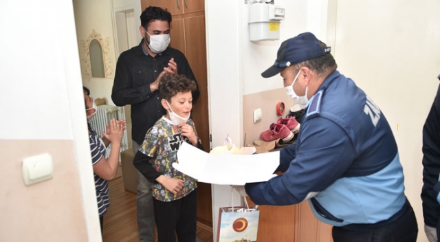 Çocuğun ağlamasına dayanamayan belediyeden sürpriz doğum günü Çocuğun ağlamasına dayanamayan belediyeden sürpriz doğum günü