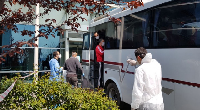 Covid-19 tedavileri tamamlanan 12 Cezayirli taburcu edildi Covid-19 tedavileri tamamlanan 12 Cezayirli taburcu edildi