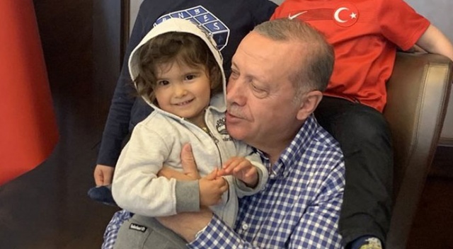 Cumhurbaşkanı Erdoğan'dan, 23 Nisan'a özel poz! Beğeni yağmuruna tutuldu