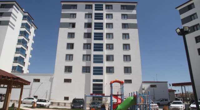Elazığ’da 7 katlı apartman karantinaya alındı