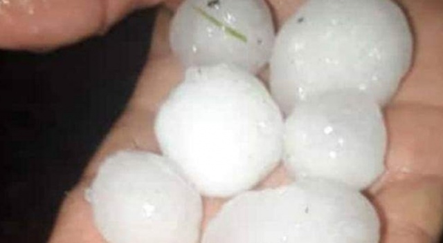 Elazığ'da misket büyüklüğünde dolu yağdı Elazığ'da misket büyüklüğünde dolu yağdı