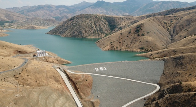 Elazığ'ın içme suyu projesinde ana isale hattında son 700 metre Elazığ'ın içme suyu projesinde ana isale hattında son 700 metre