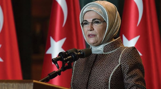 Emine Erdoğan'dan 'Elbet bir gün buluşacağız' şarkısıyla 'evde kal' mesajı Emine Erdoğan'dan 'Elbet bir gün buluşacağız' şarkısıyla 'evde kal' mesajı