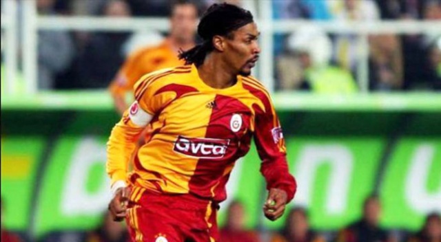 Galatasaray'ın eski futbolcusu karantinaya alındı Galatasaray'ın eski futbolcusu karantinaya alındı