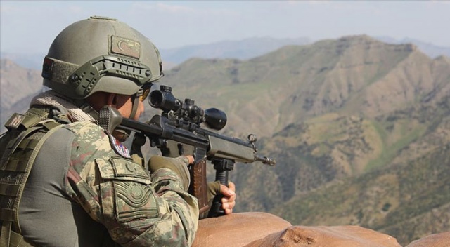 Hakkari'de PKK'lı teröristlere ait silah ve mühimmat ele geçirildi Hakkari'de PKK'lı teröristlere ait silah ve mühimmat ele geçirildi
