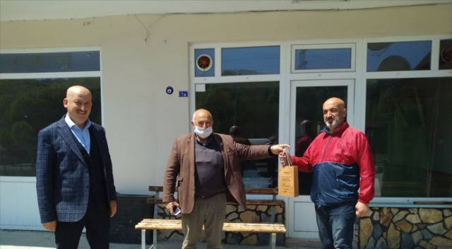 Halka ücretsiz hijyen seti dağıtıldı Halka ücretsiz hijyen seti dağıtıldı