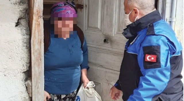 Hayırseverin yardımlarını polis ekipleri dağıttı