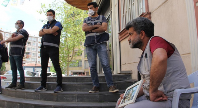 HDP önündeki ailelerin evlat nöbeti 241'inci gününde HDP önündeki ailelerin evlat nöbeti 241'inci gününde