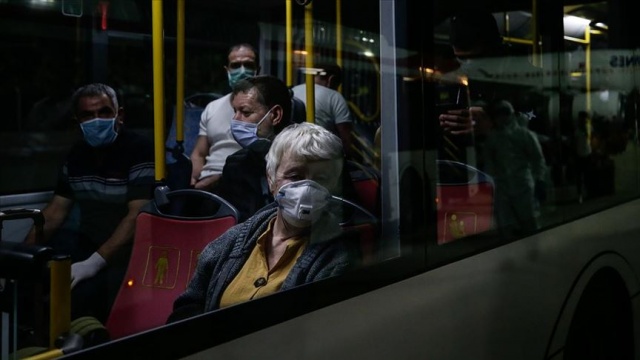 Hindistan'dan getirilen 87 Türk vatandaşı, İzmir'de karantinaya alındı Hindistan'dan getirilen 87 Türk vatandaşı, İzmir'de karantinaya alındı