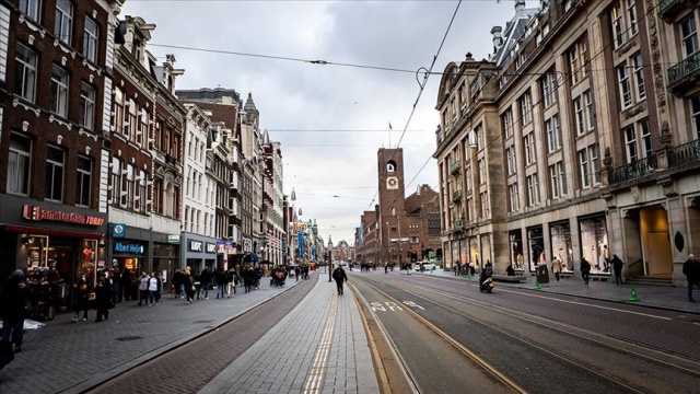Hollanda'da Covid-19 önlemleri gevşetiliyor