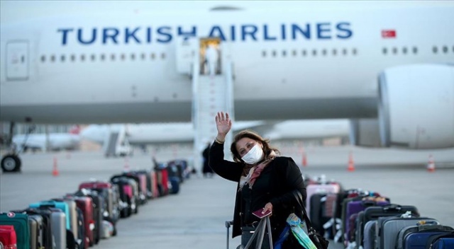İngiltere'deki 337 Türk vatandaşı THY uçağıyla Ankara'ya getirildi