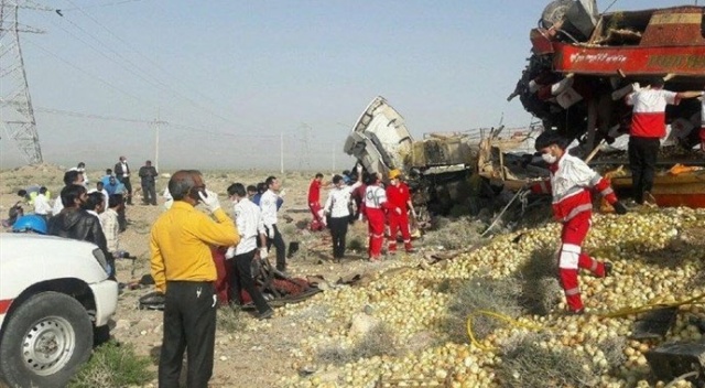 İran’daki feci kazada 12 kişi hayatını kaybetti