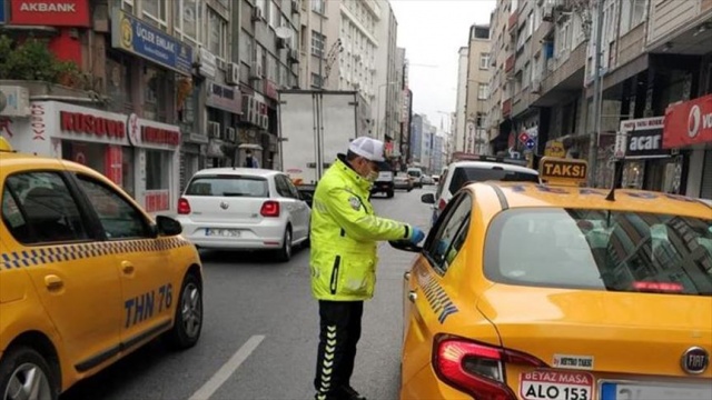İstanbul polisi şehir genelindeki denetimlerini sürdürüyor