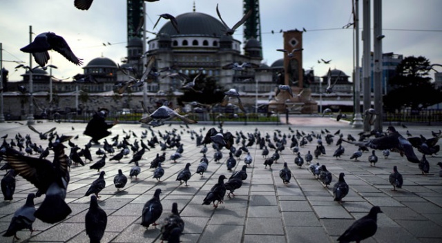 İstanbul’un sokaklarında koronavirüs sessizliği İstanbul’un sokaklarında koronavirüs sessizliği