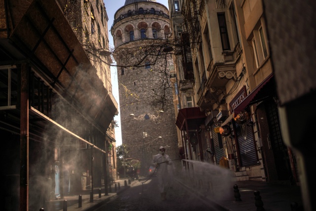 İstanbul’un tarihi yerleri dezenfekte ediliyor