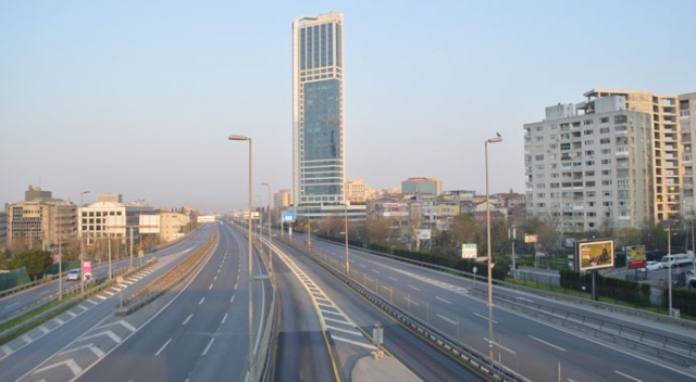 İstanbul’un yolları bomboş kaldı! Trafik yoğunluğu yüzde 8&#039;e düştü