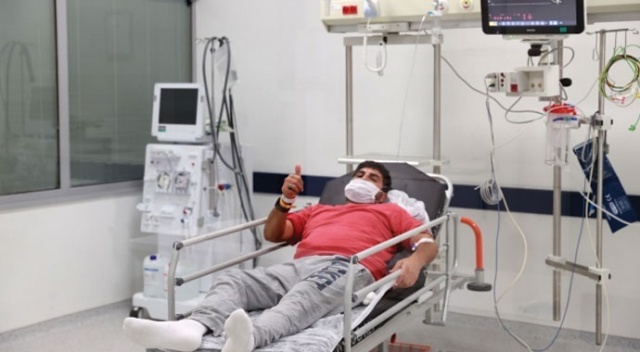 İsveç'teki Türk vatandaşı ambulans uçakla Türkiye'ye getirildi İsveç'teki Türk vatandaşı ambulans uçakla Türkiye'ye getirildi