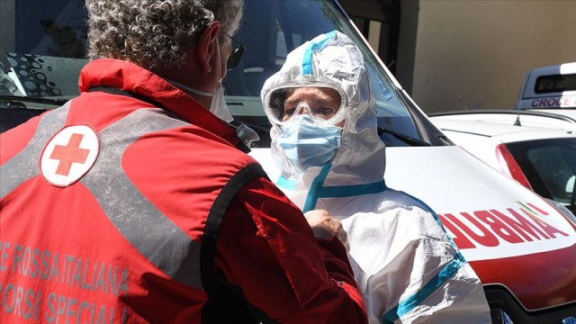 İtalya'da Covid-19 nedeniyle ölenlerin sayısı 27 bin 682'ye yükseldi