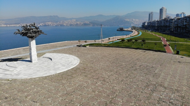 İzmir sessizliğe büründü İzmir sessizliğe büründü