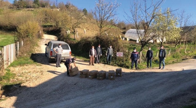 Karantinadaki köylere gıda yardımı yapıldı Karantinadaki köylere gıda yardımı yapıldı