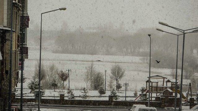 Kars'ta kar yağışı hayatı etkiledi Kars'ta kar yağışı hayatı etkiledi