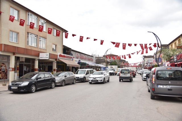 Kartepe’de minareler ay yıldızla donatıldı Kartepe’de minareler ay yıldızla donatıldı