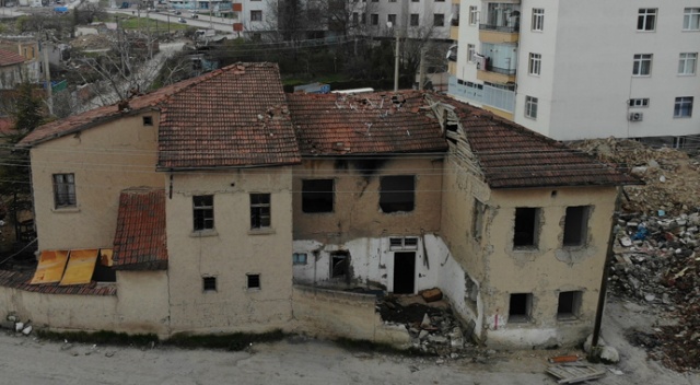 Kerpiç konakta 90 yıllık tahıl ambarları ortaya çıktı Kerpiç konakta 90 yıllık tahıl ambarları ortaya çıktı