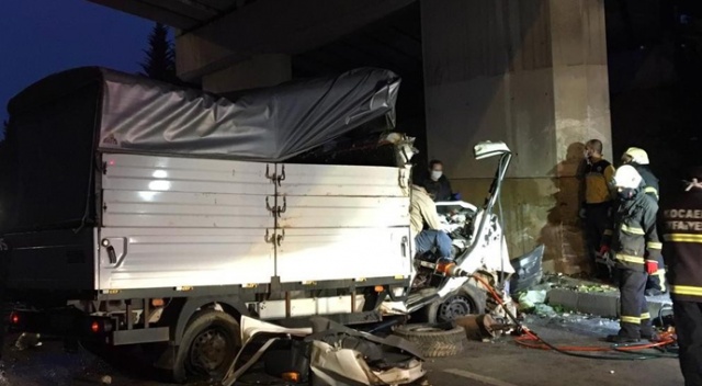 Kocaeli’de feci kaza: 2 ölü 1 yaralı Kocaeli’de feci kaza: 2 ölü 1 yaralı