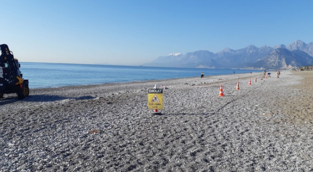 Konyaaltı sahili sezona hazırlanıyor Konyaaltı sahili sezona hazırlanıyor