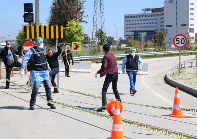Korona virüs testi pozitif çıktı, hastaneden kaçıp polislere dehşet yaşattı Korona virüs testi pozitif çıktı, hastaneden kaçıp polislere dehşet yaşattı