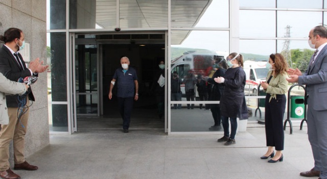 Koronavirüse yakalanan 74 yaşındaki hasta, 11 gün sonra taburcu oldu