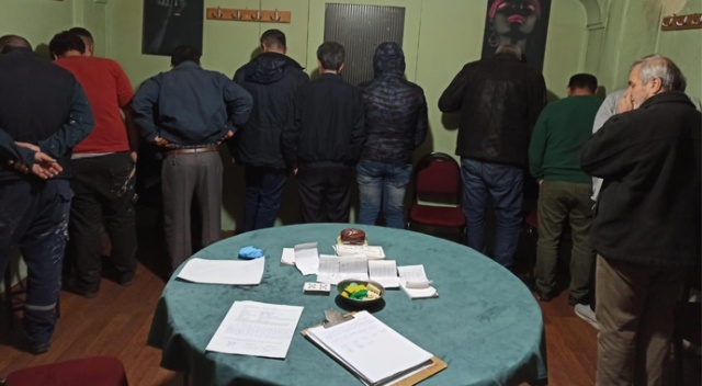 Kumar oynarken yakalandılar, 'koronavirüsten' 44 bin 100 TL ceza yediler