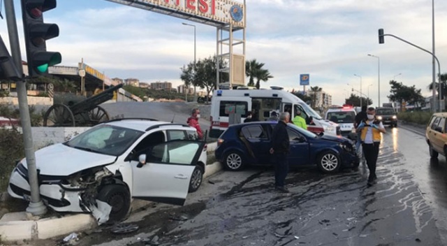 Kuşadası'nda trafik kazası: 2 yaralı Kuşadası'nda trafik kazası: 2 yaralı