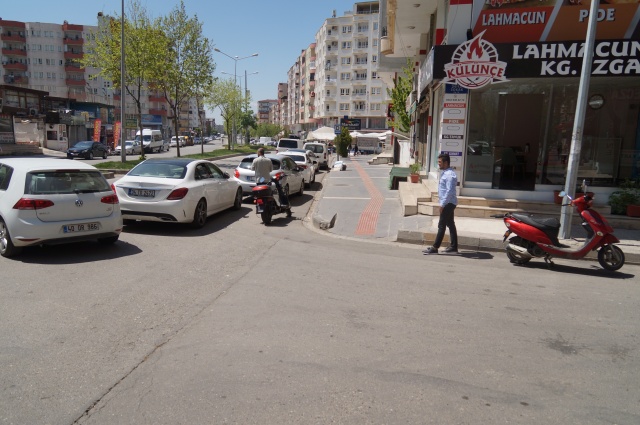 Lüks otomobil ile motosiklet çaldılar Lüks otomobil ile motosiklet çaldılar