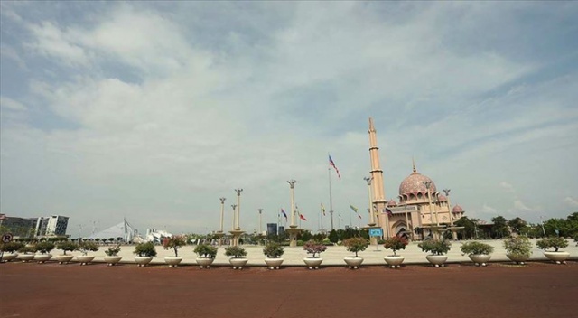 Malezya'da 'sosyal mesafeli ramazan' başlıyor