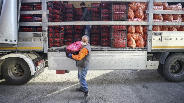 Market ve hallerde ürün tedarikine başlandı Market ve hallerde ürün tedarikine başlandı