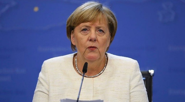 Merkel'den 'Covid-19 salgınıyla uzun süre yaşamak zorunda kalacağız' uyarısı