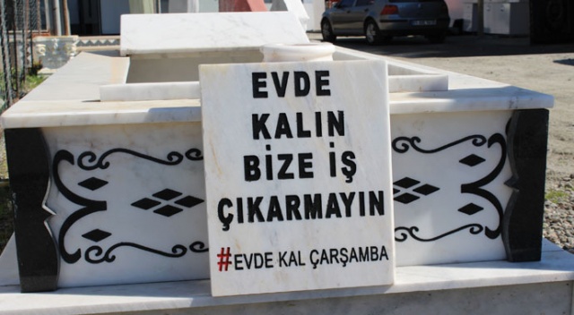 Mezar taşı ile ilginç çağrı: 'Evde kalın, bize iş çıkarmayın'